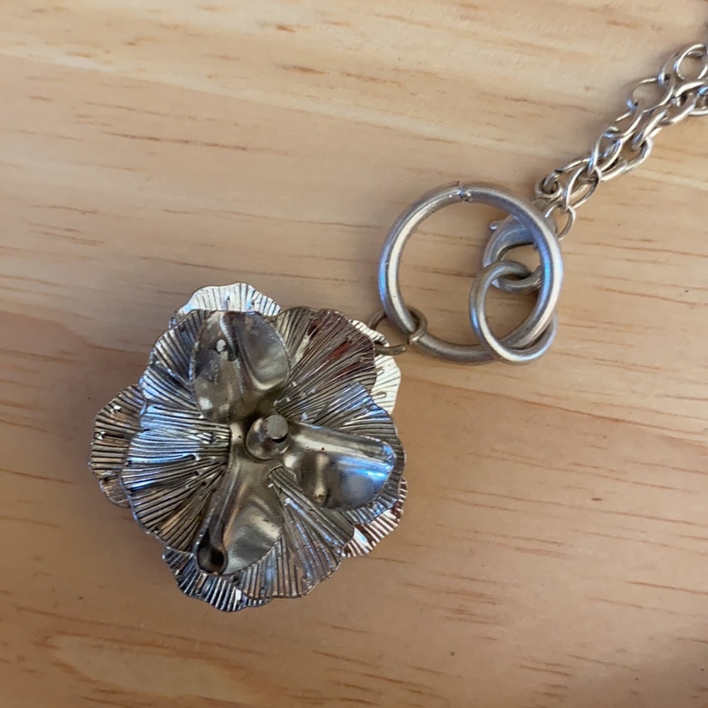 Flower Necklace - Picture 3 of 7